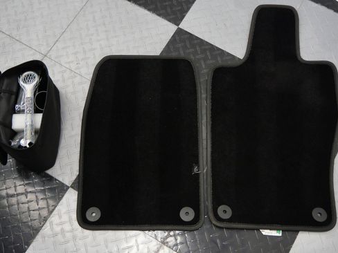 Used 2020 Aston Martin DB11 Volante image 33