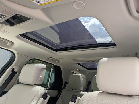 New 2025 Land Rover Discovery Dynamic SE image 20