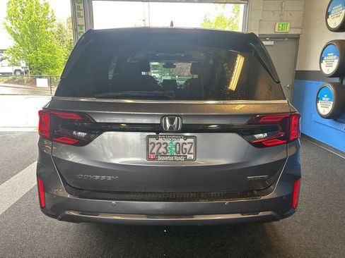 Used 2025 Honda Odyssey Touring image 5