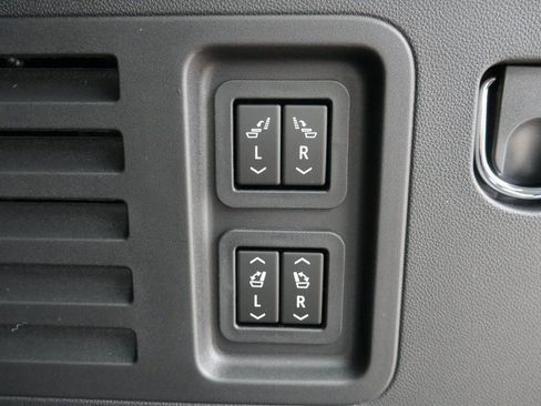 New 2026 Chevrolet Traverse RS image 30