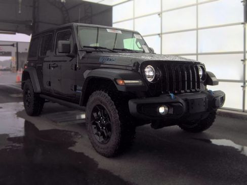 Used 2023 Jeep Wrangler Unlimited w/ Convenience Group AWD/4WD image 3