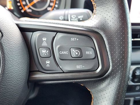 Used 2024 Jeep Gladiator Mojave w/ Technology Group AWD/4WD image 28