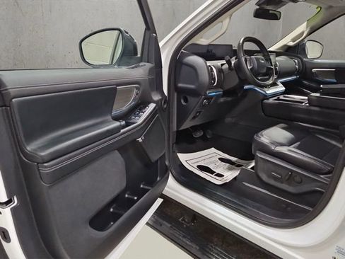 Used 2025 Ford Expedition Max Platinum image 13