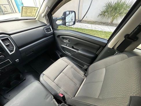 Used 2016 Nissan Titan S image 11