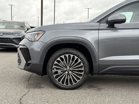New 2026 Volkswagen Taos SE FWD image 9