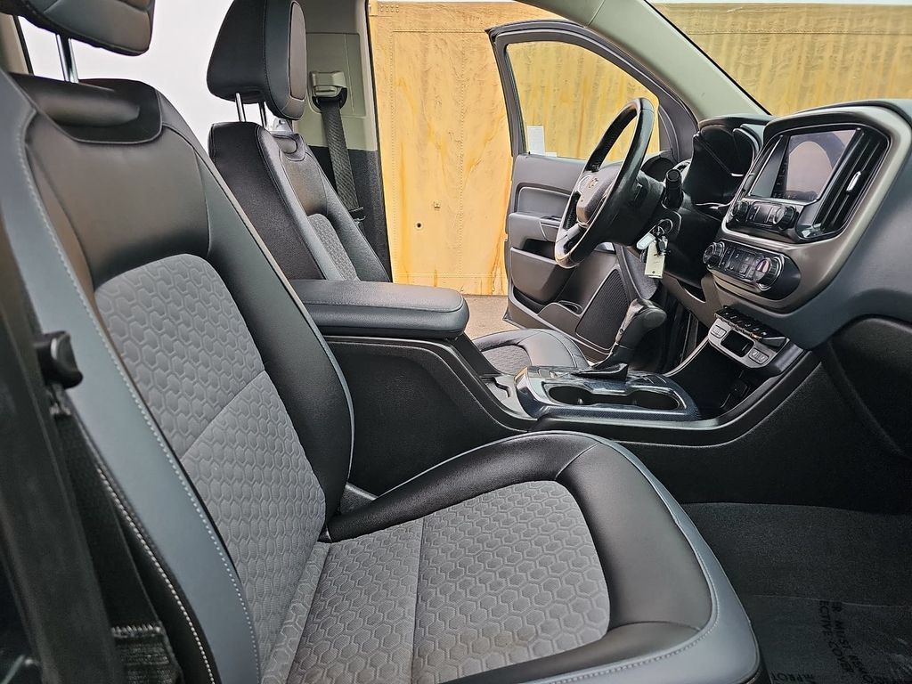 Used 2019 Chevrolet Colorado Z71 AWD/4WD image 10