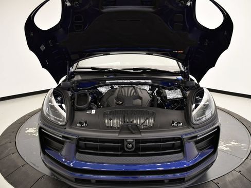 Certified 2026 Porsche Macan AWD/4WD image 13