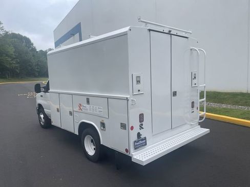 New 2026 Ford E-350 and Econoline 350 Super Duty w/ Power Equipment Group image 9