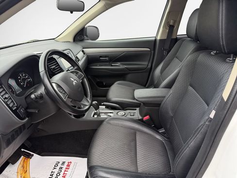 Used 2015 Mitsubishi Outlander SE AWD/4WD image 12
