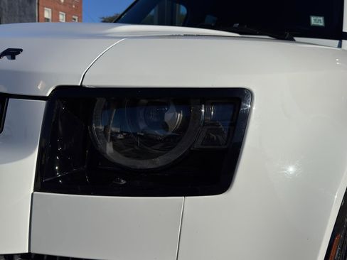Used 2024 Land Rover Defender 130 X-Dynamic SE image 11