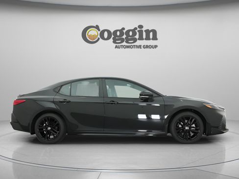 Used 2025 Toyota Camry SE image 27