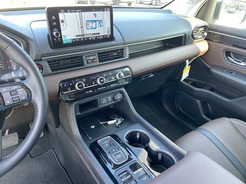Used 2025 Honda Pilot Elite image 44