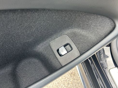 Used 2025 Mercedes-Benz E 350 Sedan image 24