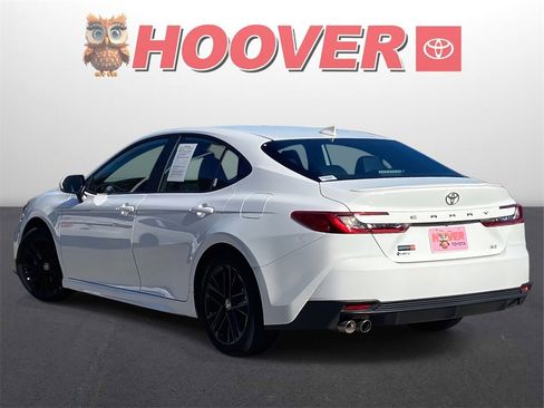 Used 2025 Toyota Camry SE image 5