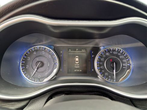 Used 2015 Chrysler 200 Limited w/ Convenience Group FWD image 16