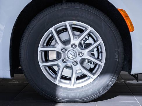 New 2026 Chrysler Pacifica Select image 11