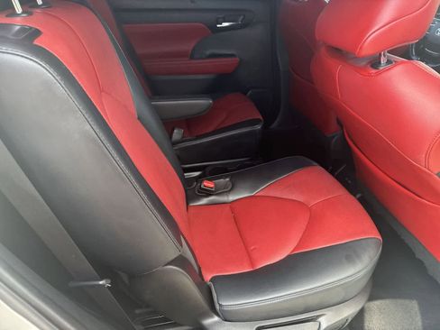 Used 2022 Toyota Highlander XSE image 13