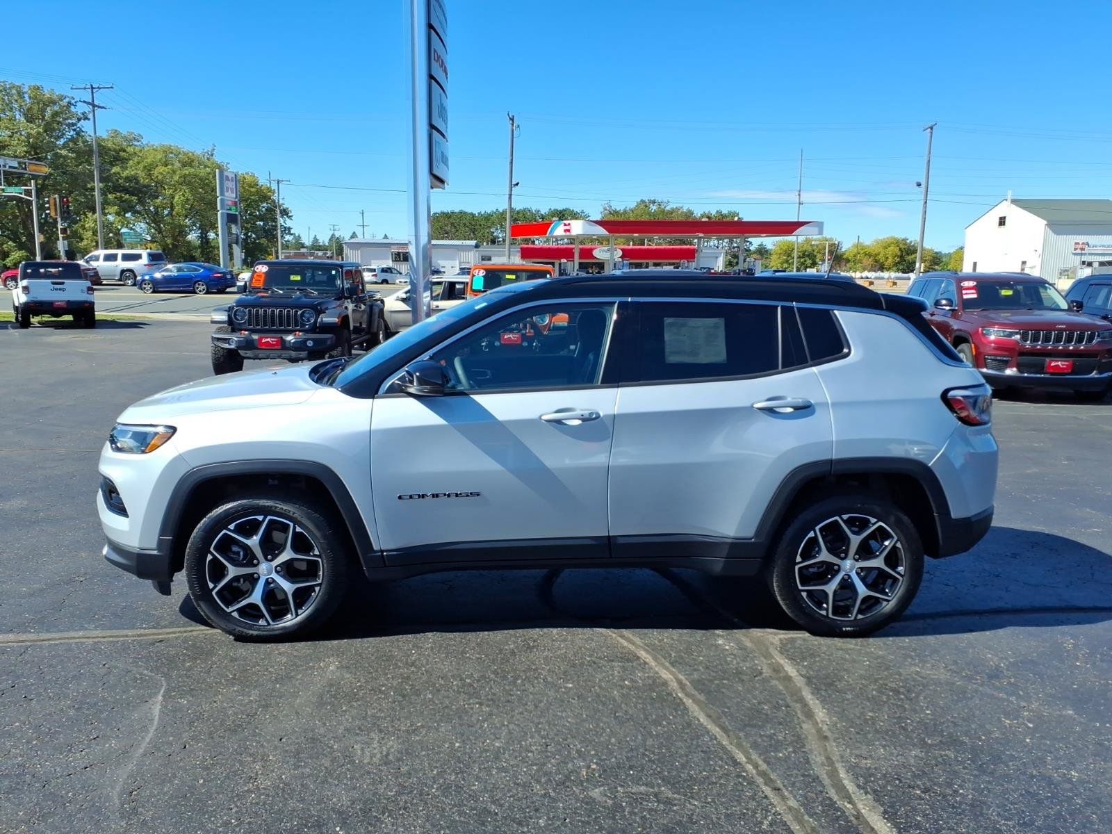 Used 2024 Jeep Compass Limited AWD/4WD image 7