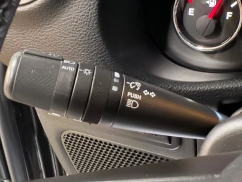 Used 2017 Jeep Wrangler Rubicon w/ Connectivity Group AWD/4WD image 29