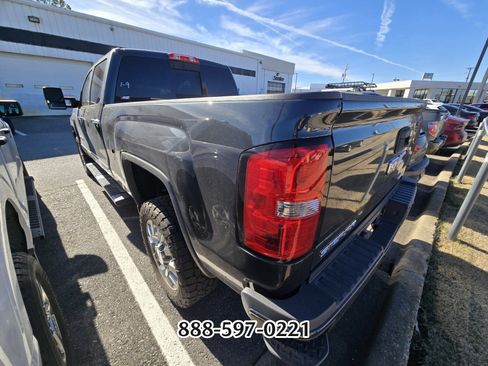 Used 2019 GMC Sierra 2500 Denali w/ Duramax Plus Package image 8