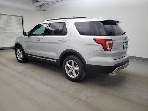 Used 2016 Ford Explorer XLT w/ Equipment Group 202A image 3