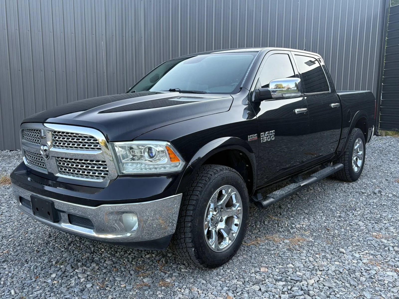 Used 2016 RAM 1500 Laramie AWD/4WD image 1