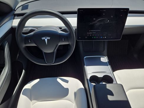 Used 2025 Tesla Model Y Long Range AWD/4WD image 14