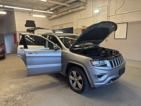 Used 2014 Jeep Grand Cherokee Overland AWD/4WD image 9