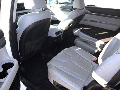 Used 2021 Hyundai Palisade SEL w/ Premium Package image 11