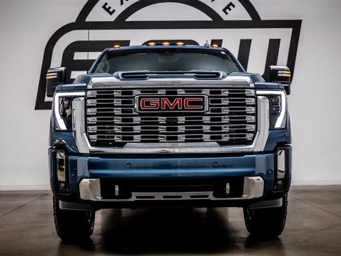 Used 2026 GMC Sierra 3500 Denali w/ Denali Reserve Package AWD/4WD image 4