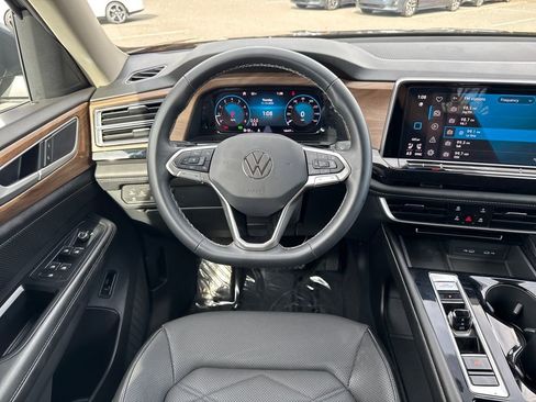 Used 2024 Volkswagen Atlas SE image 13