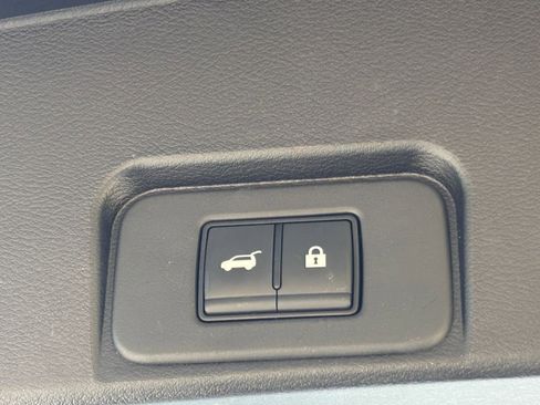 Used 2025 Nissan Rogue SV image 23