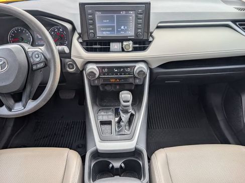 Used 2021 Toyota RAV4 XLE FWD image 7