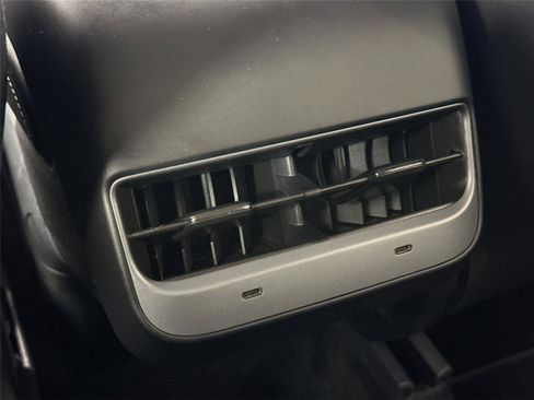 Used 2024 Tesla Model Y Long Range image 43