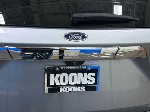 Used 2022 Ford Explorer XLT w/ Equipment Group 202A AWD/4WD image 20