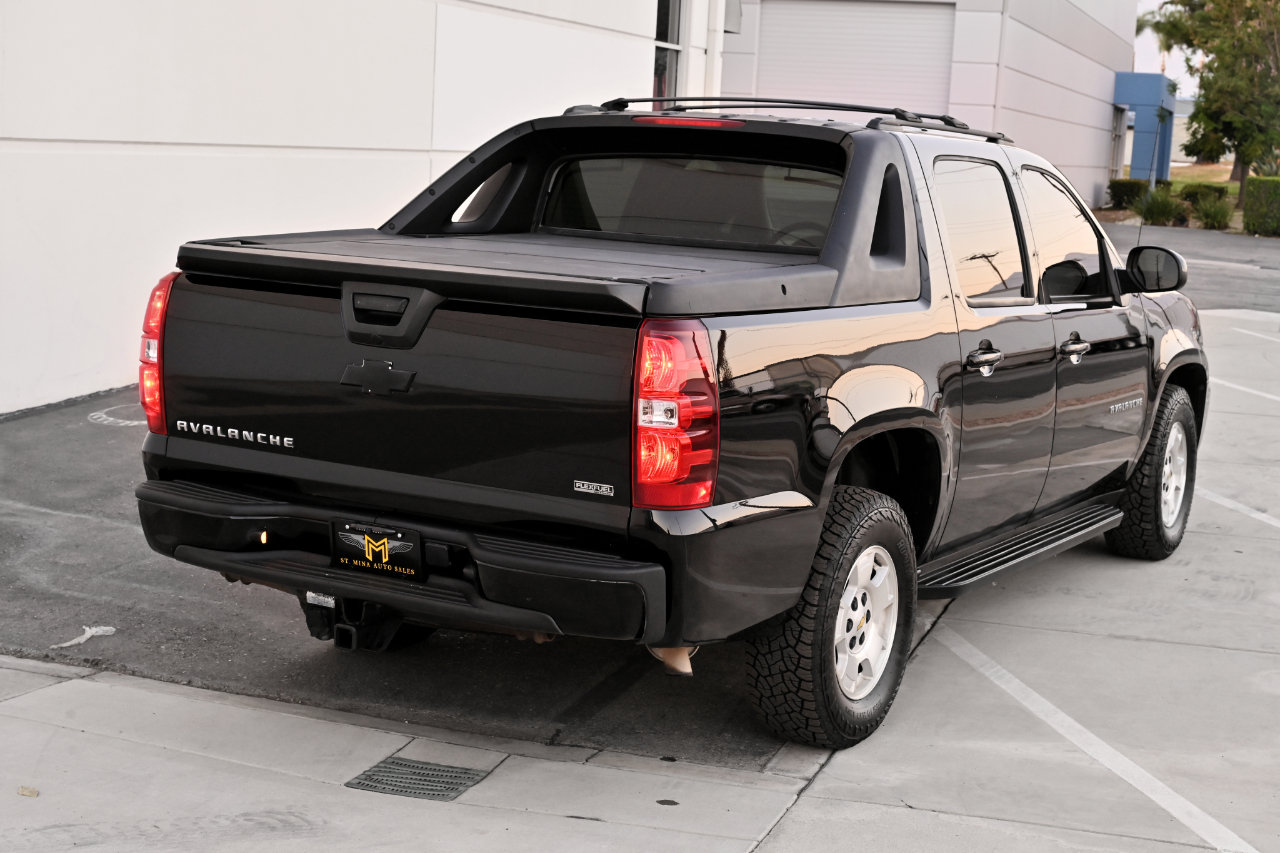 Used 2011 Chevrolet Avalanche LS RWD image 6