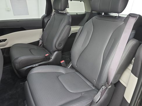 Used 2024 Kia Carnival SX Prestige image 15