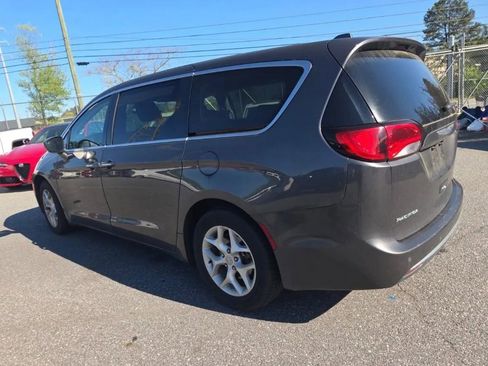 Used 2018 Chrysler Pacifica Touring Plus w/ Tire & Wheel Group image 3