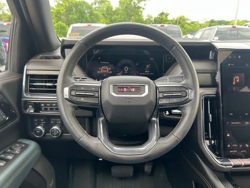 Used 2025 GMC Yukon AT4 AWD/4WD image 36
