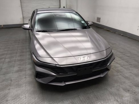 Used 2025 Hyundai Elantra SE FWD image 14