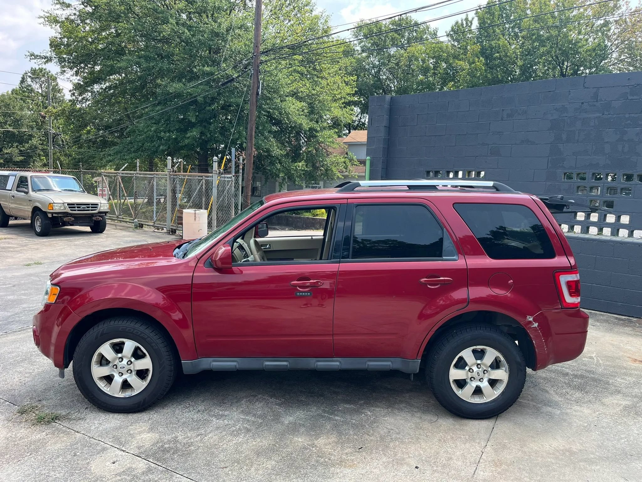 Used 2011 Ford Escape Limited FWD image 6