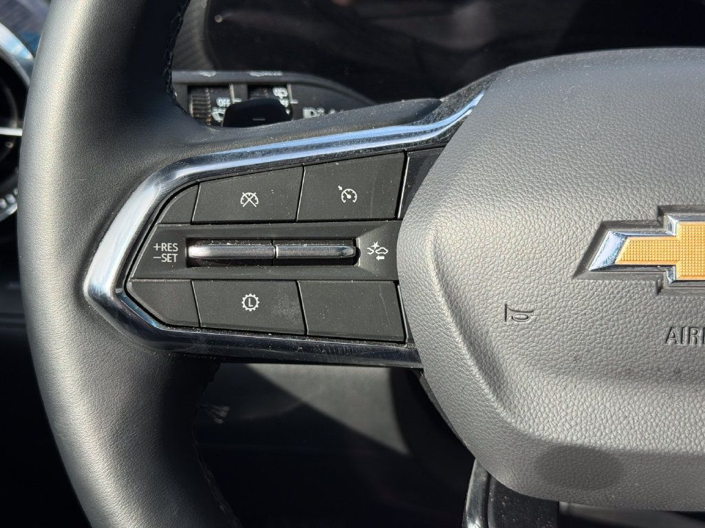 Used 2026 Chevrolet Equinox LT AWD/4WD image 8