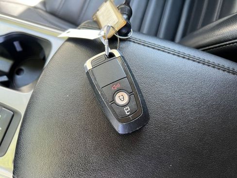 Used 2024 Ford Edge SEL image 20