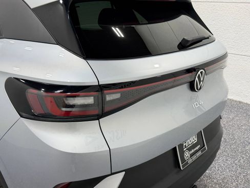 Used 2022 Volkswagen ID.4 Pro AWD/4WD image 16