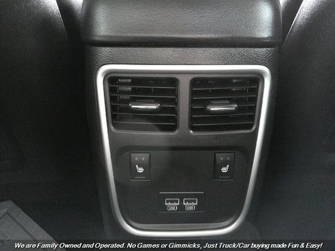 Used 2019 Chrysler 300 Limited image 32