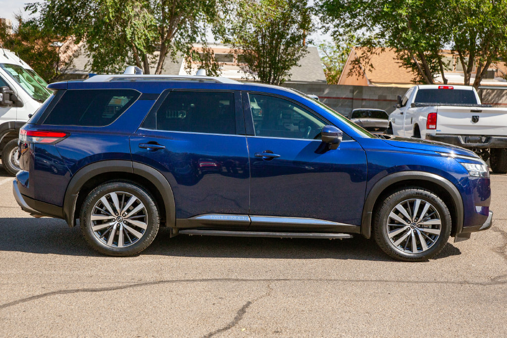 Used 2022 Nissan Pathfinder Platinum w/ Lighting Package (N93) AWD/4WD image 5