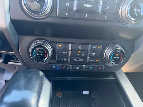 Used 2020 Ford F150 Raptor w/ Equipment Group 802A Luxury AWD/4WD image 18