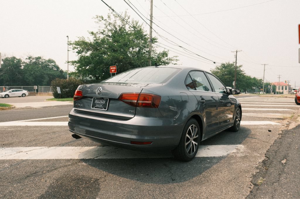 Used 2017 Volkswagen Jetta SE FWD image 5