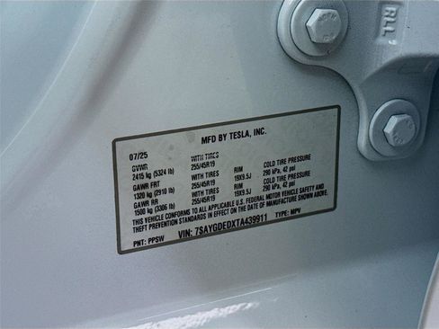 Used 2026 Tesla Model Y 2WD image 34