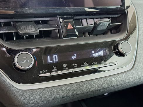 Used 2025 Toyota Corolla LE image 23